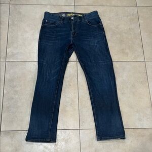 Lee Men's Deep Indigo blue slim fit straight leg jeans, size 33x30, gently worn